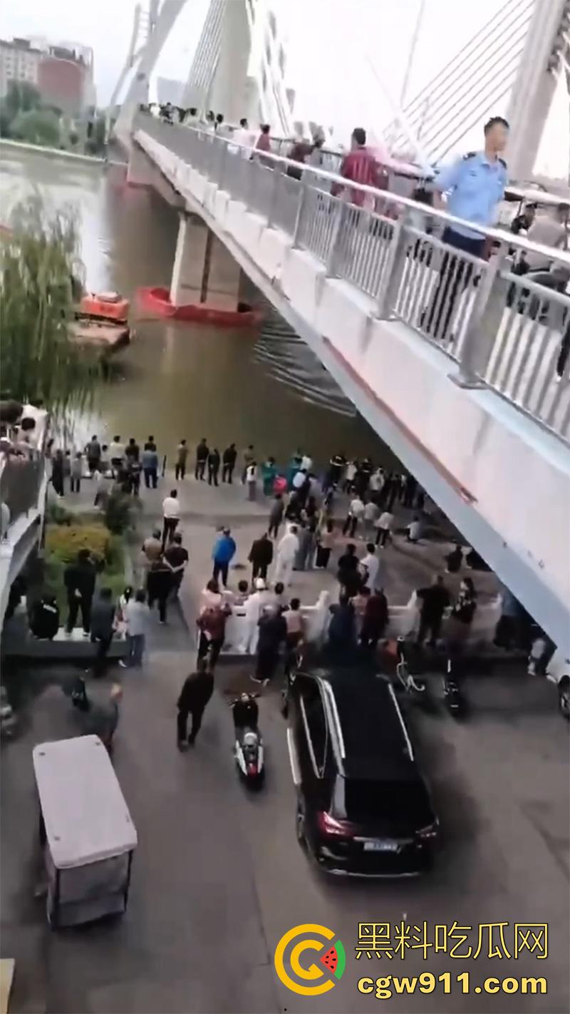 周口市沈丘网红桥跳河事件,准备结婚因彩礼商量不通,23岁男子跳河自杀,20多万彩礼逼走了他!