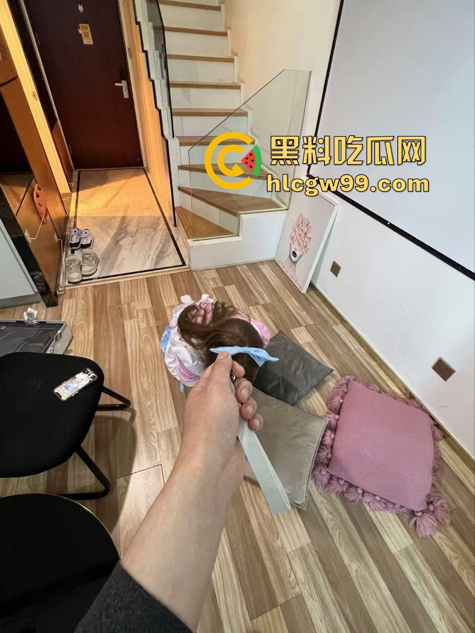 山西07后骚货【夏婷婷】酒店连战10天被操到腿软,调教成母狗,在线打语音给网友直播操逼!