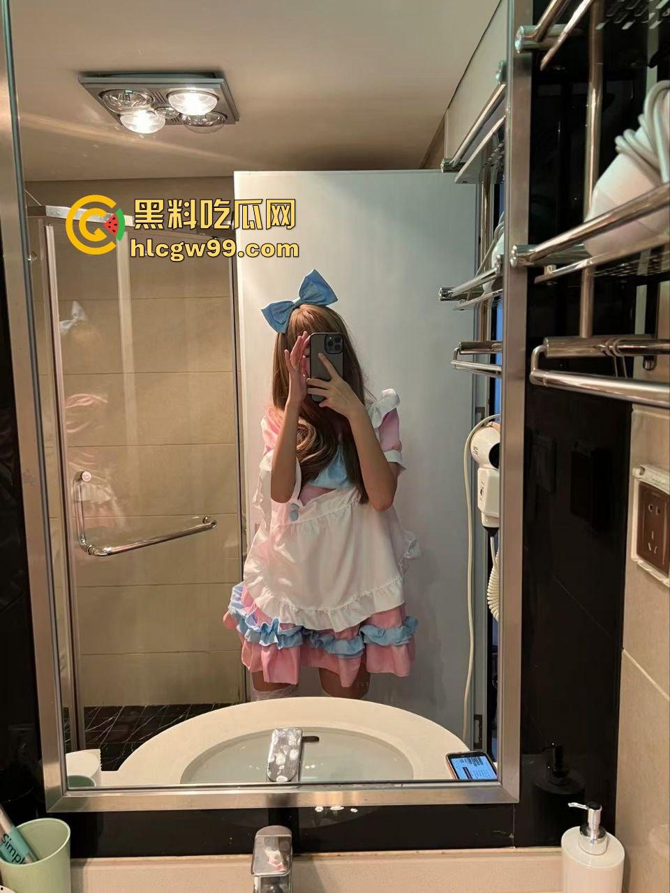 山西07后骚货【夏婷婷】酒店连战10天被操到腿软,调教成母狗,在线打语音给网友直播操逼!