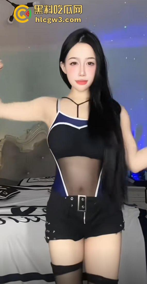 抖音主播『李大嘴儿』大哥重金定制甩奶擦边视频曝光,骚比带口罩狂抖巨奶,黑丝豹纹丁字裤口罩挡不住!