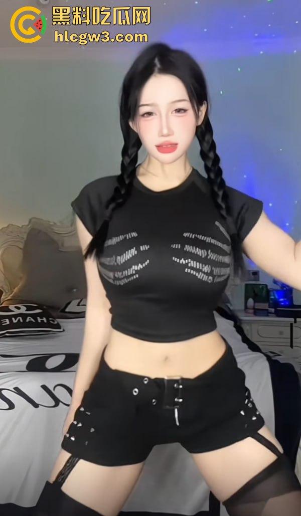 抖音主播『李大嘴儿』大哥重金定制甩奶擦边视频曝光,骚比带口罩狂抖巨奶,黑丝豹纹丁字裤口罩挡不住!