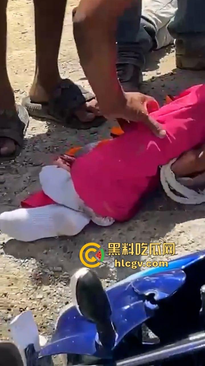 胆小别点!多米尼加高速车祸致三人碾成肉饼 无码实拍曝光惨烈现场