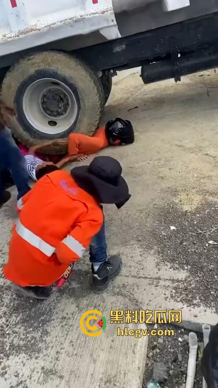 胆小别点!多米尼加高速车祸致三人碾成肉饼 无码实拍曝光惨烈现场