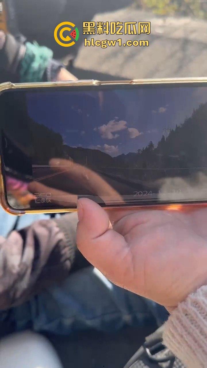 辽宁小车司机路怒找茬摩托骑手！以为没行车记录仪，直接上去撞，结果笑死了！