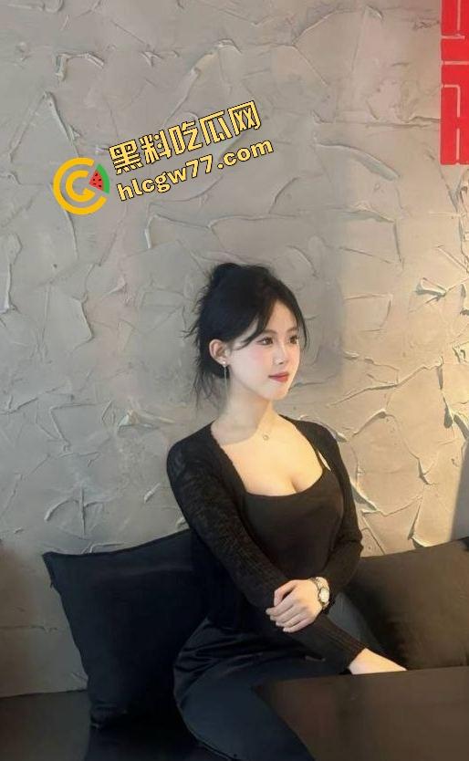 南京航天航空大学材料学院母狗『李晴雯』吃着男友的供养背地里偷鸡，分手后反手举报，北航兄弟快睁眼！