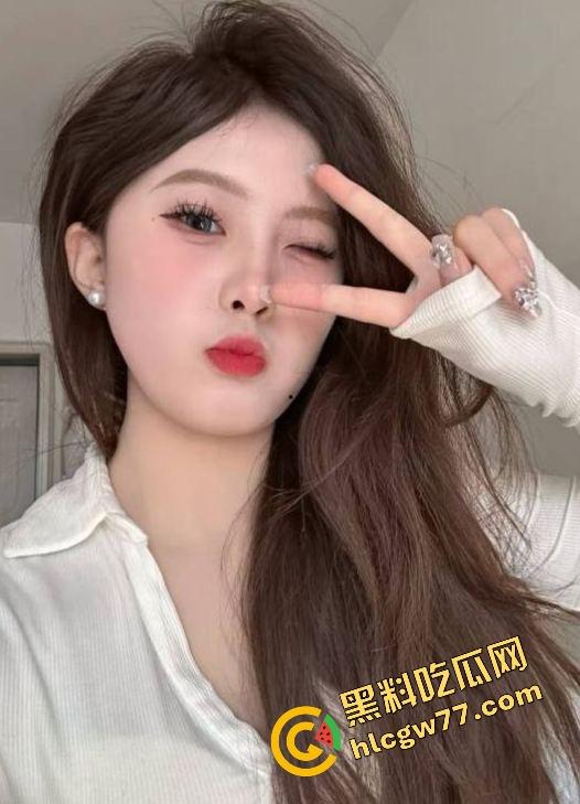 南京航天航空大学材料学院母狗『李晴雯』吃着男友的供养背地里偷鸡,分手后反手举报,北航兄弟快睁眼!