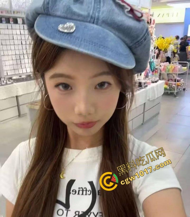 山东精神小妹【施雅雯】被调教视频曝光:酒店走廊、男厕所大尺度露出,露脸口交,骚到极致!