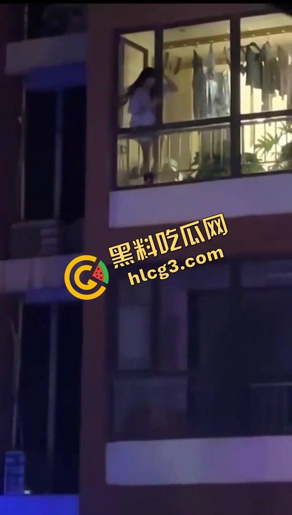 偷情中途翻窗不慎摔下引发大骚动!消防员紧急出动,小区吃瓜群众围观全过程!