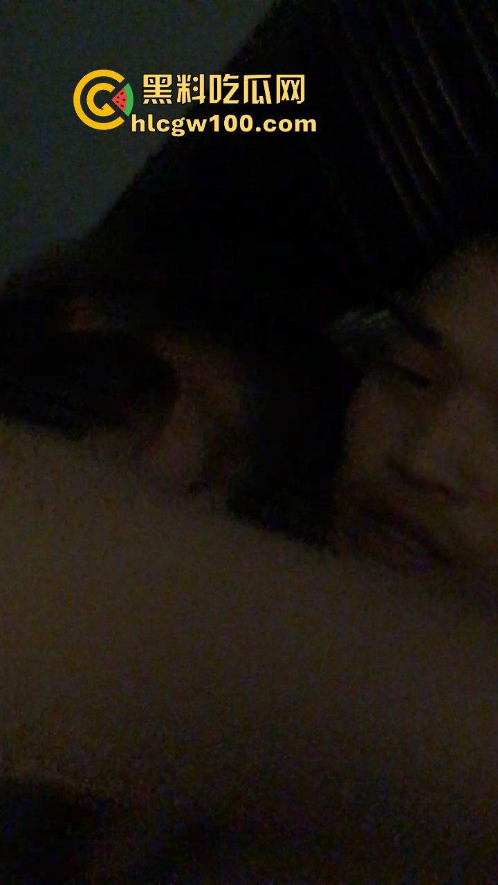 江苏常州携程旅游青枫公园营业部【林飞飞】自怕视频流出,极品身材美乳全程高能 据说现在还在里面上班。