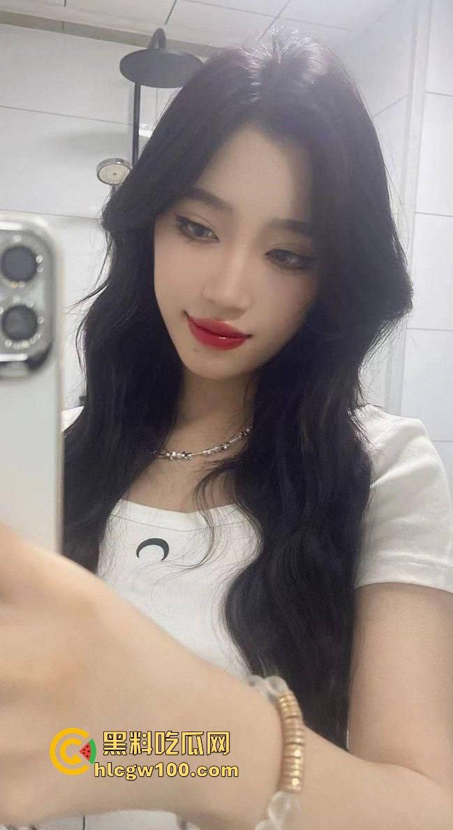 太原职业技术学院【李婉钰】自慰私密视频曝光，穿丝袜抠逼摸奶被异地男友共享兄弟，极品好胸毁在渣男手里！