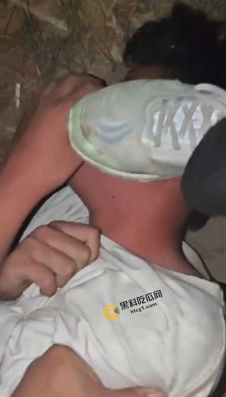 微博抖音热搜!河北男子遭多人霸凌欺辱 殴打谩骂 被逼下跪喝尿 原版视频传出