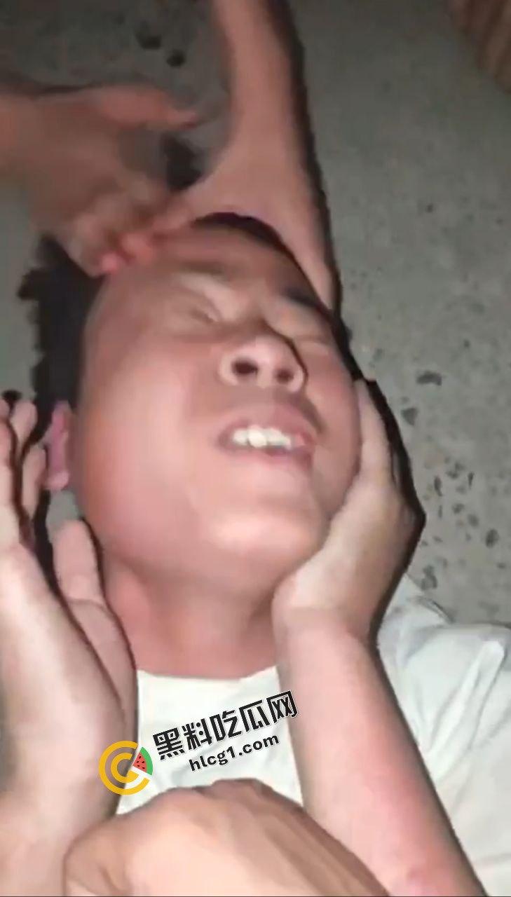 微博抖音热搜!河北男子遭多人霸凌欺辱 殴打谩骂 被逼下跪喝尿 原版视频传出