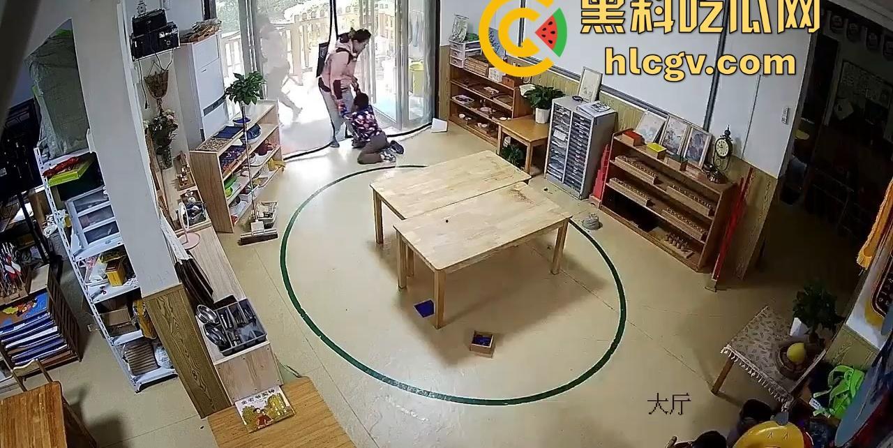 长沙幼儿园虐童!孩子被两名老师拖地打,家长怒发视频控诉!