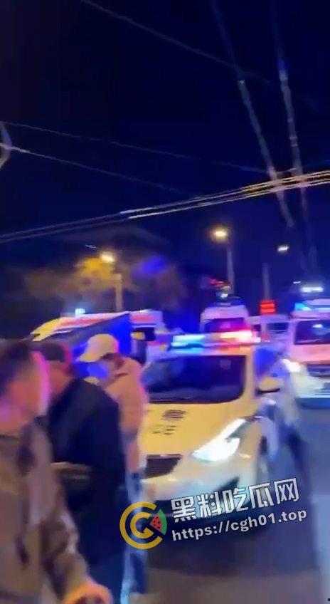 北京二环宽街路口兰博基尼连环撞人 死伤数十人 微博相关报道被封禁 男子疑似高官子弟 现场视频曝光