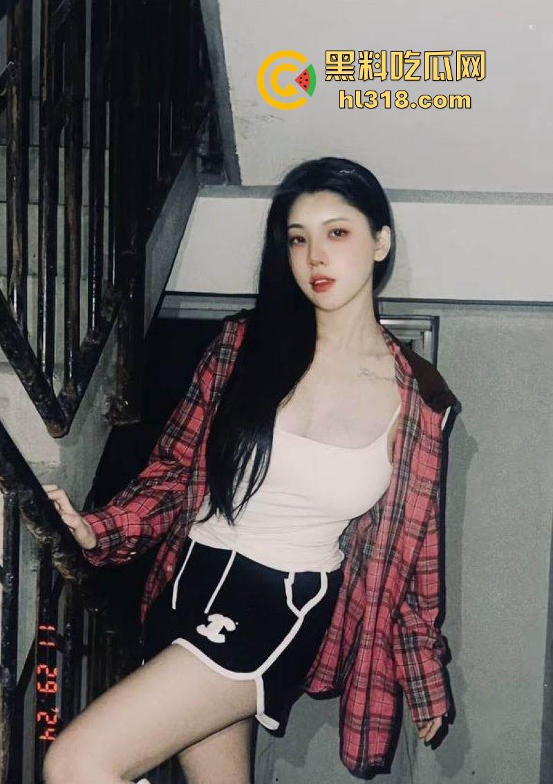 抖音巨乳网红【老刘又胖了】私密擦边热舞曝光,G杯大奶引人注目,劲爆热舞散发原始诱惑!