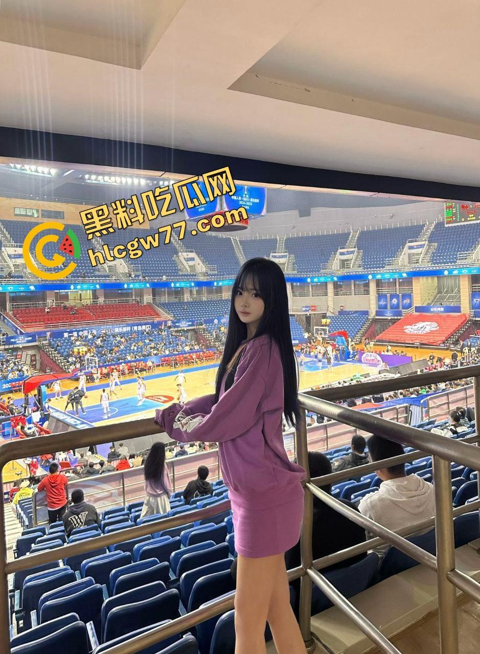 山东青岛大学生【李凤】单亲家庭，缺父爱，见哥哥就跪，学校里嫩男根本喂不饱她！