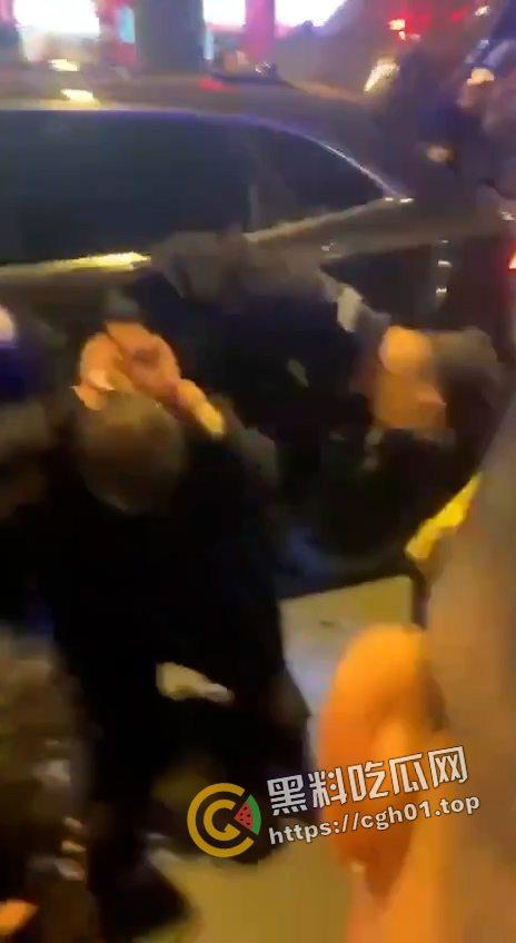 北京二环宽街路口兰博基尼连环撞人 死伤数十人 微博相关报道被封禁 男子疑似高官子弟 现场视频曝光