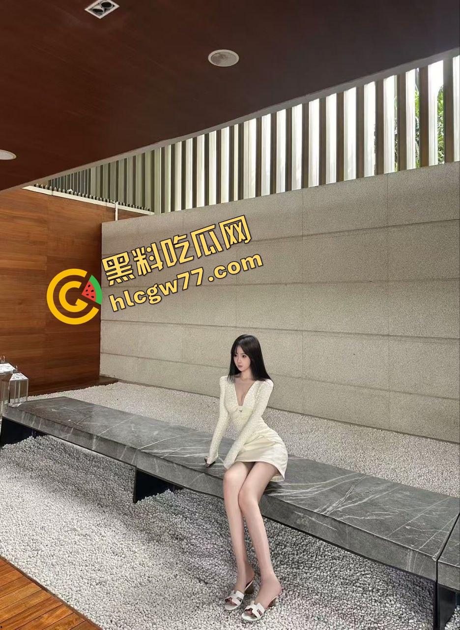 山东青岛大学生【李凤】单亲家庭,缺父爱,见哥哥就跪,学校里嫩男根本喂不饱她!