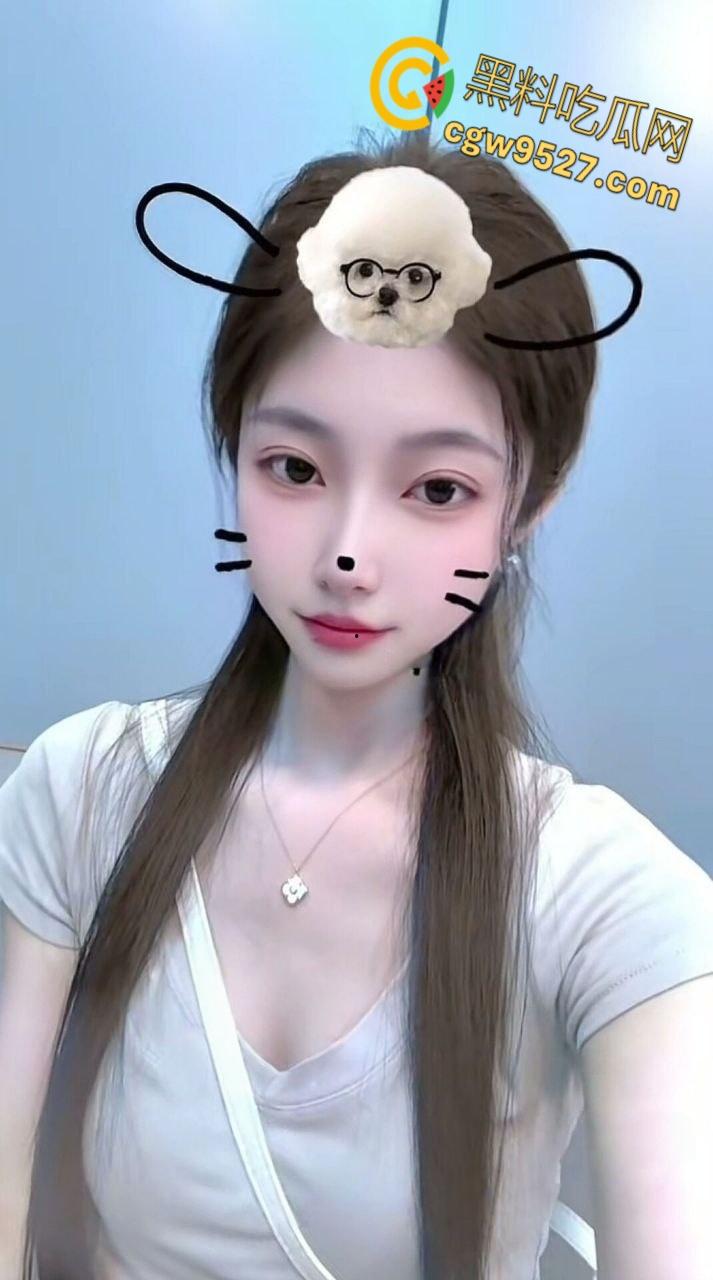 长沙师范大学【徐雯雯】，与前任约炮被男友发现，性感美腿白的发亮，嘴叼内裤淫骚自慰，娇喘呻吟无比诱人！