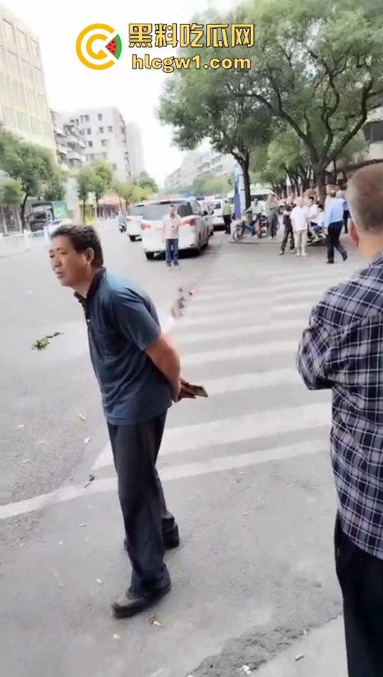 开平市街上惊现人肉保龄球!男子驾车撞飞8人,连刹车都懒得碰,不带刹车像玩游戏一样!