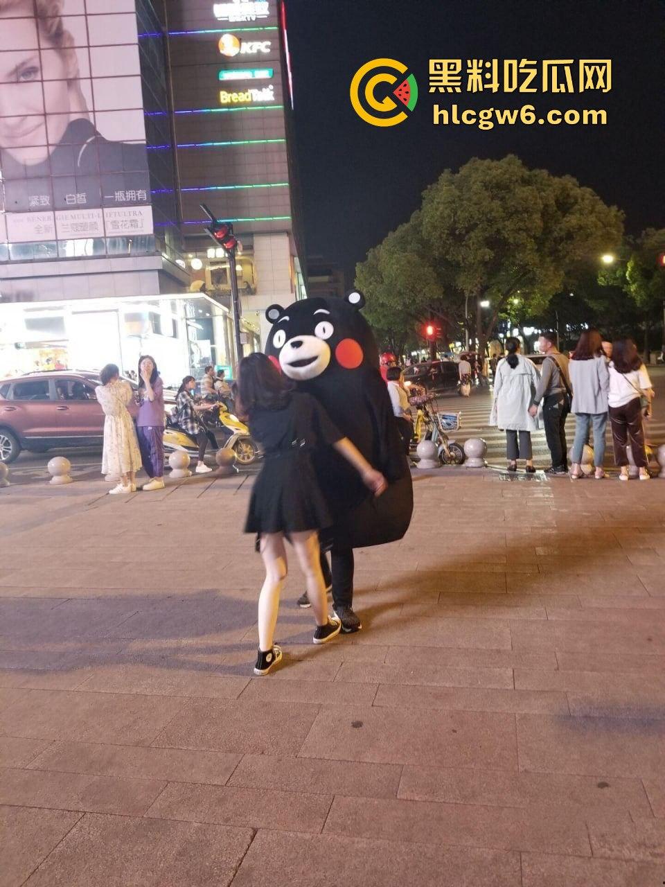 微博高颜值反差网红【裸耳少女】约炮性爱视频遭到曝光,性爱中带着哭腔。