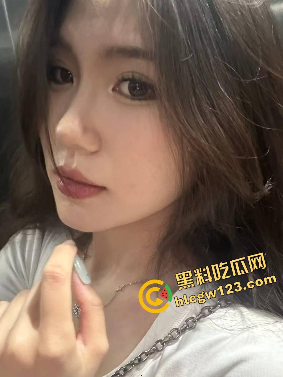 佛山新地儿桃子多到爆,妹子嫩得像鲜桃,短裙黑丝小妹齐聚骚逼扎堆,肉香奶嫩逼紧晚到没你份!