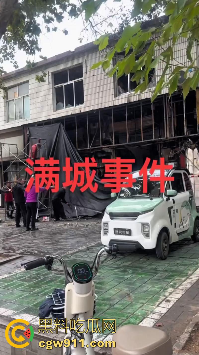 河北保定满城区玉川路,赵记果木烤鸭王突发火灾,看来店里是真材实料,的确是烤制出来的啊!
