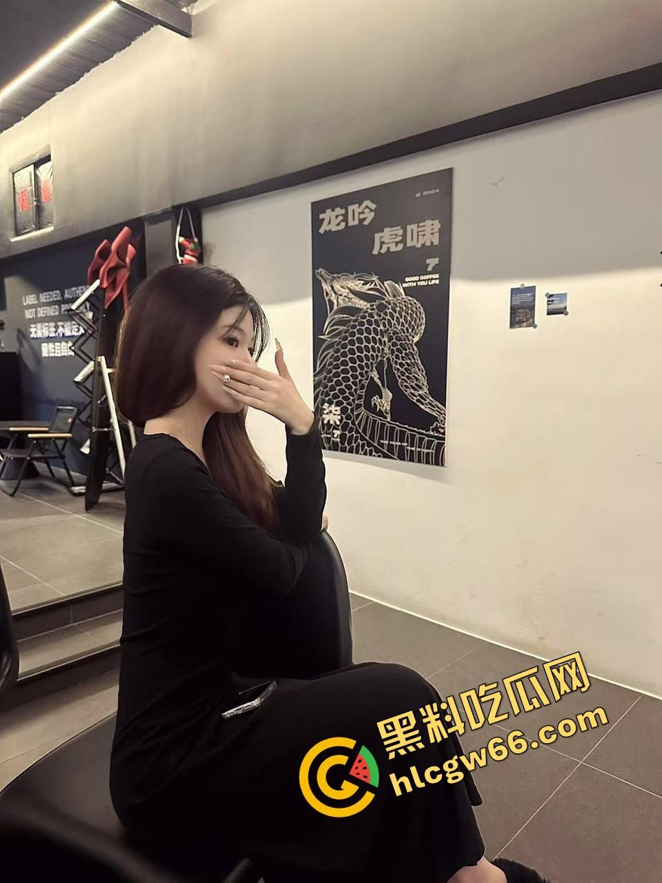 湖南瓜友真实分享人妻老婆骚成精,早上刚睁眼就含我老二,非要日一炮才吃早餐,六味地黄丸都压不住肾亏!