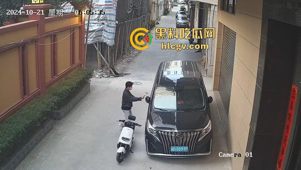 汕头精神小伙砸车窗偷窃被吓跑,警报刚停又溜回来,结果被车主直接抓个正着!