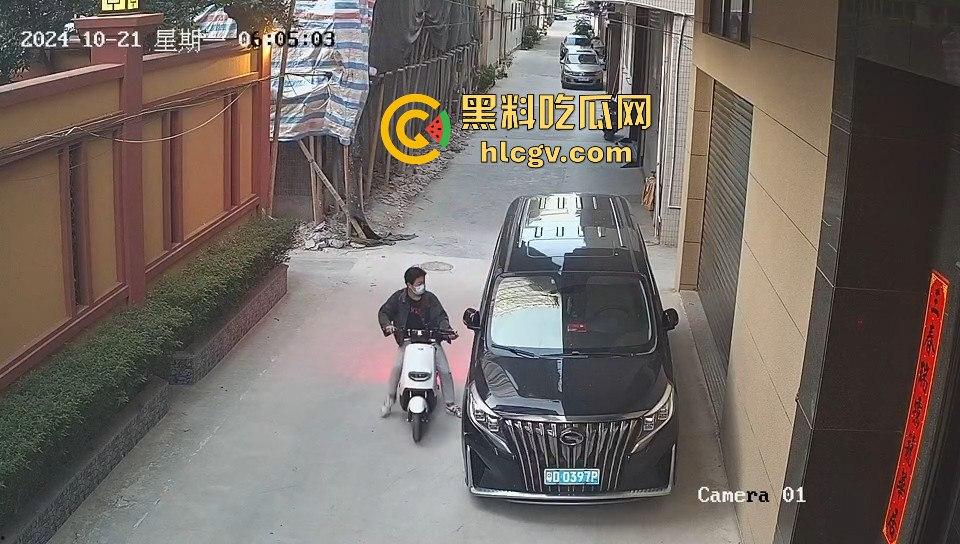 汕头精神小伙砸车窗偷窃被吓跑,警报刚停又溜回来,结果被车主直接抓个正着!
