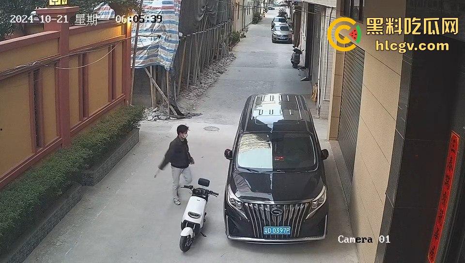 汕头精神小伙砸车窗偷窃被吓跑,警报刚停又溜回来,结果被车主直接抓个正着!