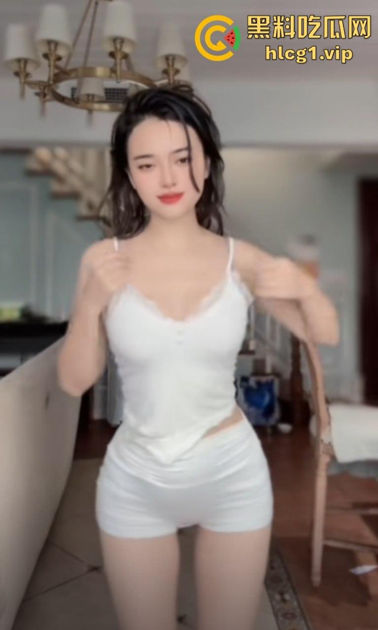 生活不易 建筑高工卖艺!抖音50万粉丝 【美洲豹66】单亲妈妈 巨乳黑丝骚姿挑逗!