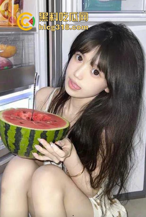 海角乱伦!趁家里没人,放肆的跟表妹疯狂做爱,可爱的无毛白虎穴都给灌满了精液!