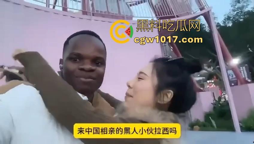 非洲黑猩猩挑战来中国相亲,没彩礼没样貌纯靠大屌跟黑皮肤加持,万万没想到啊,真有骚逼马桶排队送温暖啊!