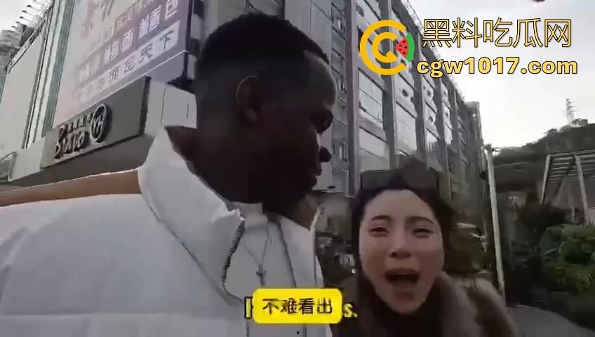 非洲黑猩猩挑战来中国相亲,没彩礼没样貌纯靠大屌跟黑皮肤加持,万万没想到啊,真有骚逼马桶排队送温暖啊!