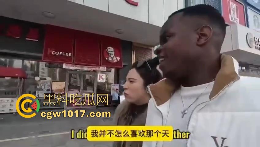 非洲黑猩猩挑战来中国相亲,没彩礼没样貌纯靠大屌跟黑皮肤加持,万万没想到啊,真有骚逼马桶排队送温暖啊!