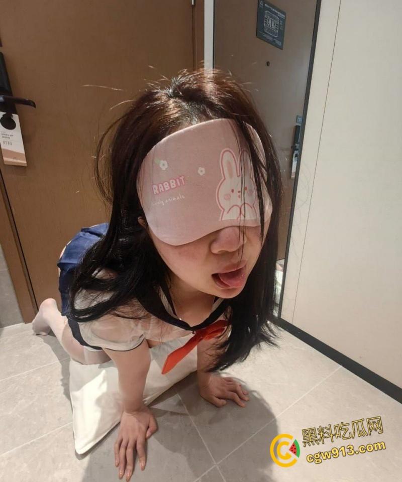 微胖才是极品,酒吧约炮爱穿情趣内衣的小坦克,蒙眼调教跪地口交,无套后入肉感翘臀 !