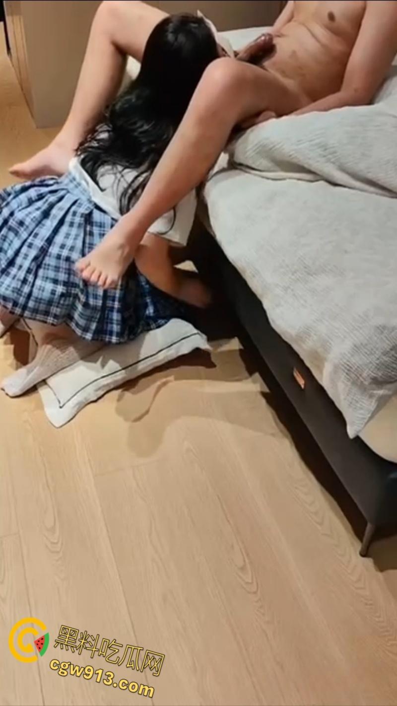 微胖才是极品,酒吧约炮爱穿情趣内衣的小坦克,蒙眼调教跪地口交,无套后入肉感翘臀 !