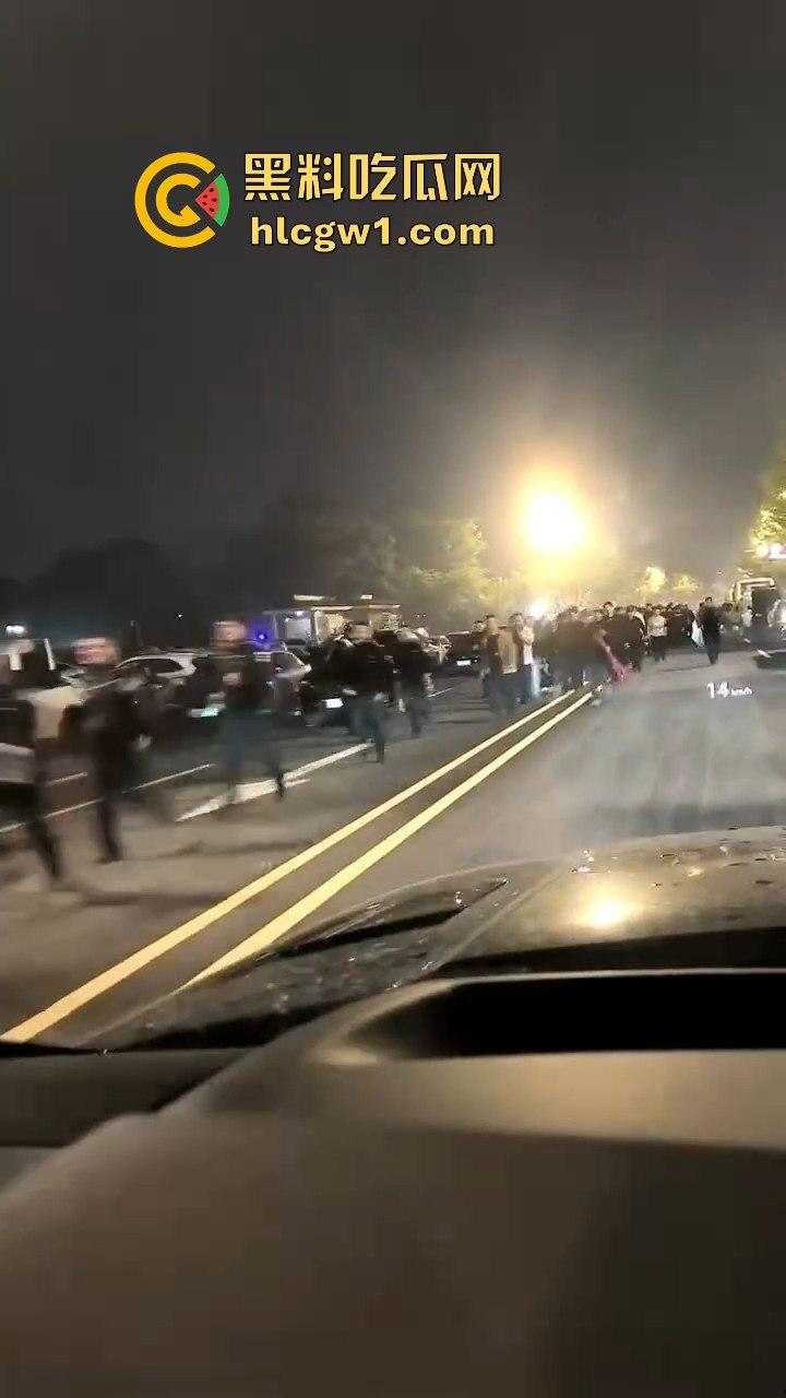 浙江义乌南山区地毯式搜索凶手!群众瑟瑟发抖,警方封锁整片山林!