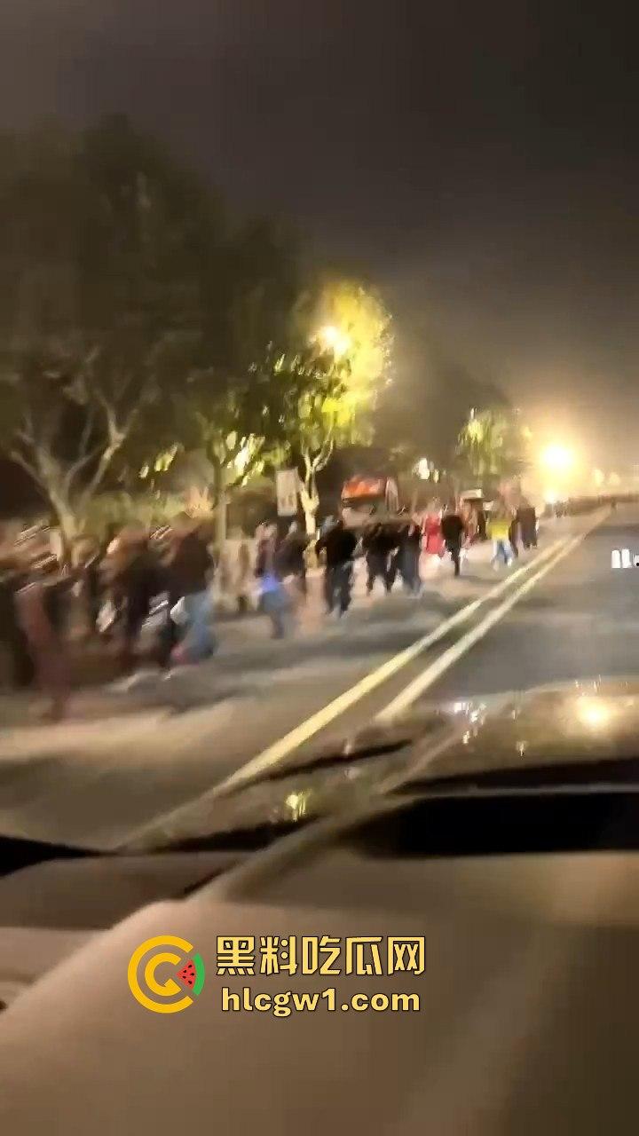 浙江义乌南山区地毯式搜索凶手!群众瑟瑟发抖,警方封锁整片山林!