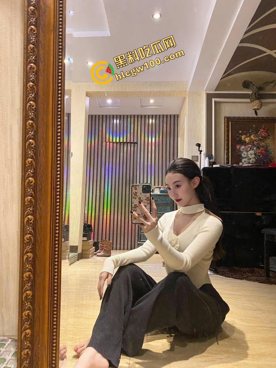 猎奇性爱!成都小情侣反差婊【雷倩】塑料膜炸裂做爱,袜子当套激烈操逼!原创独家曝光流出!