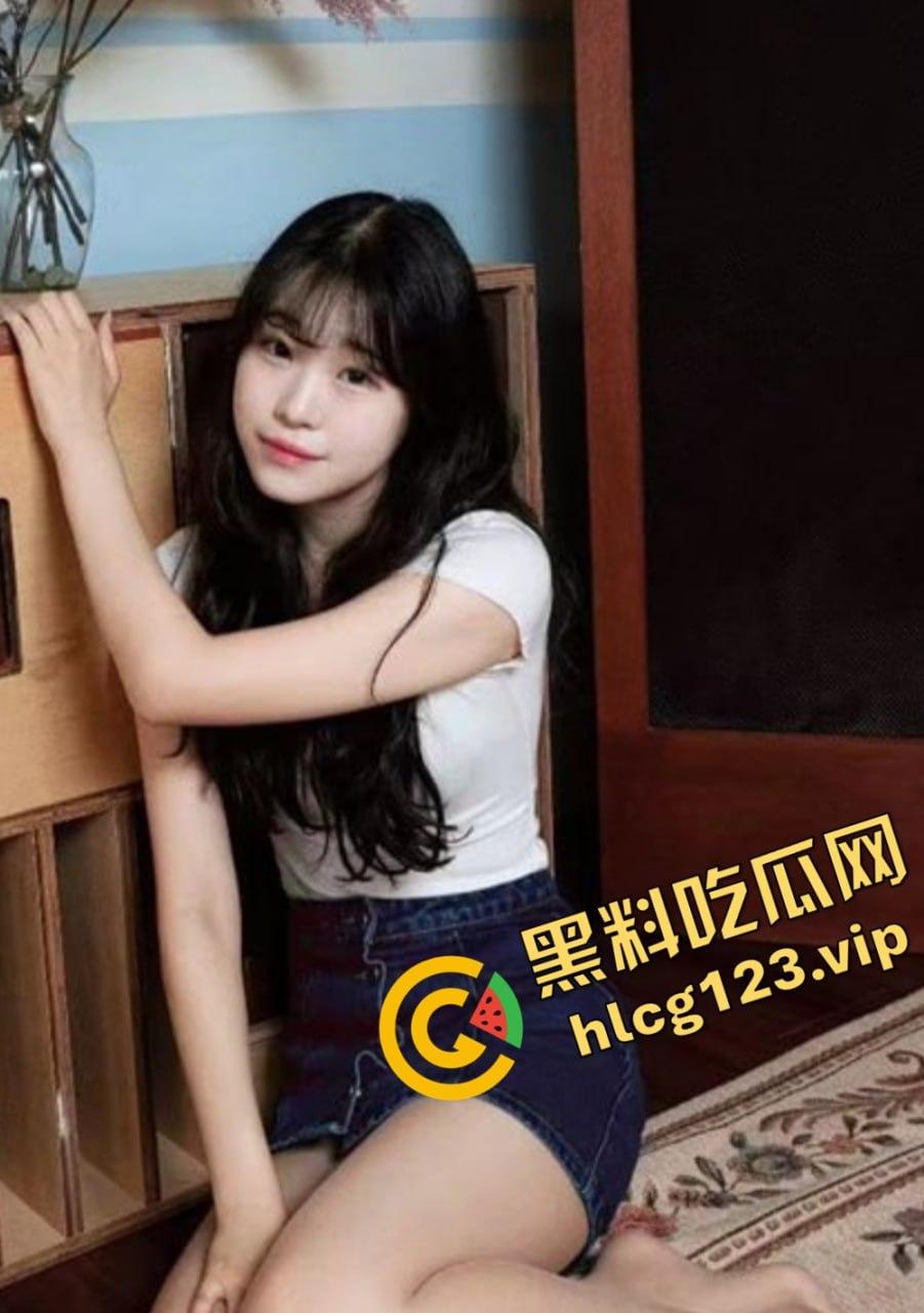 韩国甜美美女【朴泰恩】与教练3P激情流出!清纯外表下的骚气爆发,酒店疯狂摇摆淫叫不断!