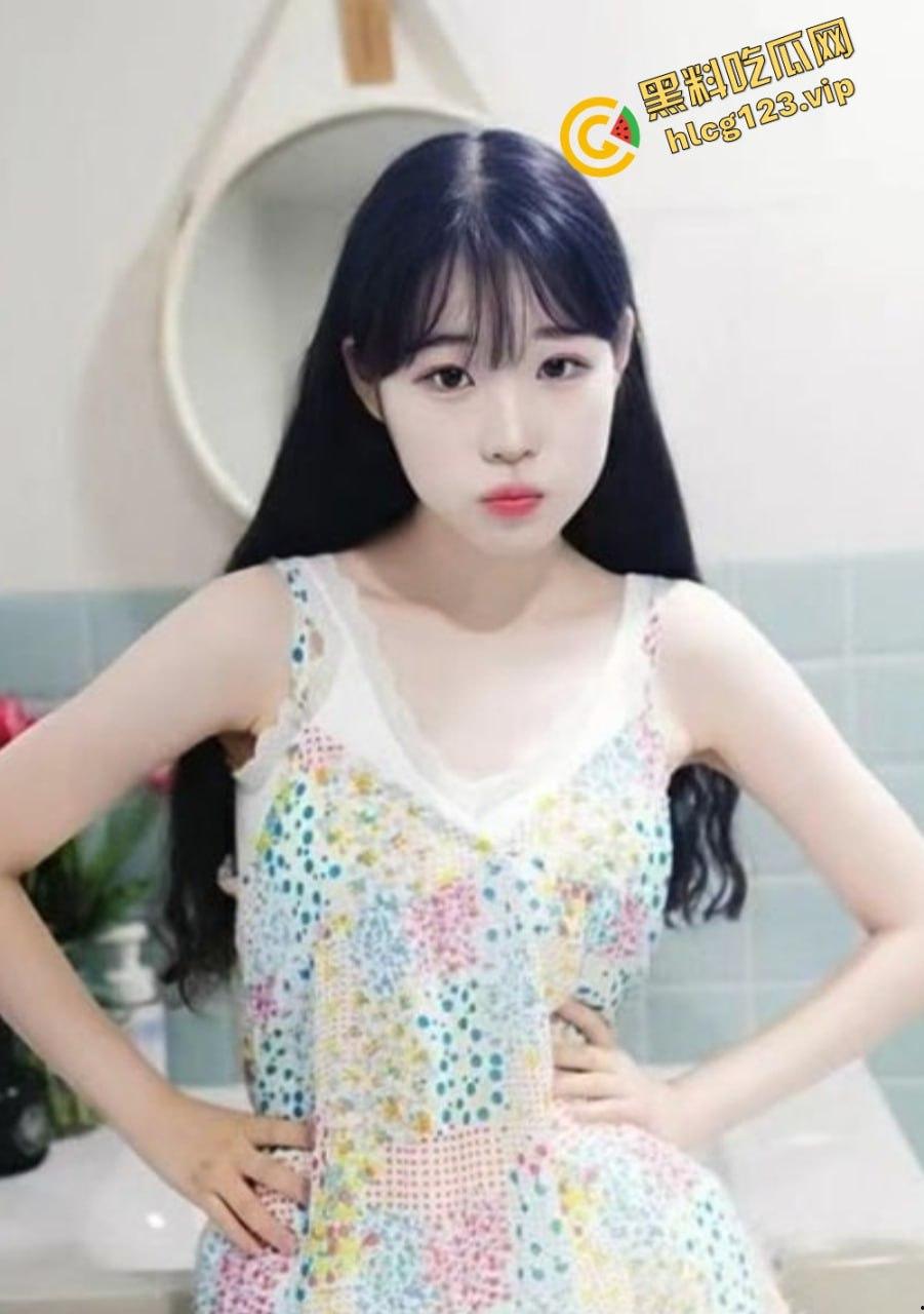 韩国甜美美女【朴泰恩】与教练3P激情流出!清纯外表下的骚气爆发,酒店疯狂摇摆淫叫不断!