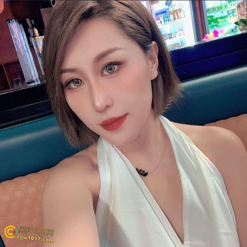 西安某公司优秀党员【方慧】,和单位领导开房偷情,还被领导pua不带套,穿着情趣制服被猛插内射!