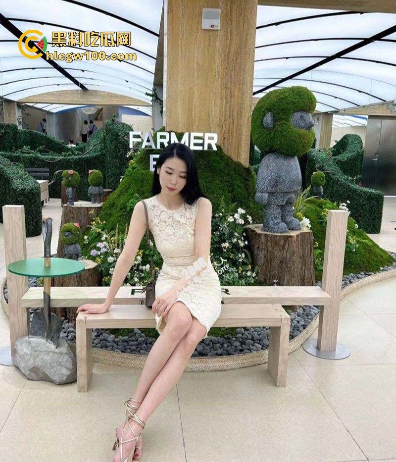 花5200拿下离婚老同学,紫色包臀裙包裹骚浪身段风骚入骨,屄毛旺盛直接让哥们老弟硬到灵魂出窍!