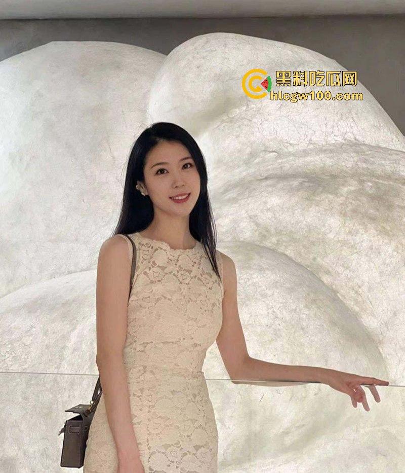 花5200拿下离婚老同学,紫色包臀裙包裹骚浪身段风骚入骨,屄毛旺盛直接让哥们老弟硬到灵魂出窍!