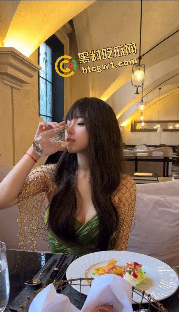 抖音少妇大雷E乳骚货『小野没有猫』韵味十足炮架 同大哥一起浪 捏奶猛怼 独家曝光!