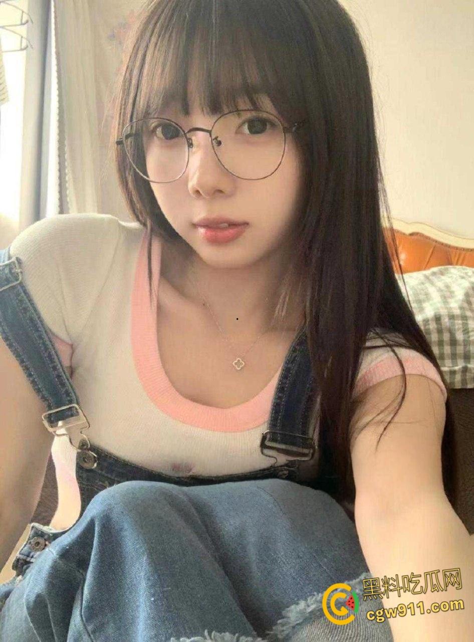 沈阳农业大学研究生【贺芳欣】,被前男友肆意调教无套爆操,玩腻后惨遭抛弃,眼镜妹不仅反差还傻白甜 !