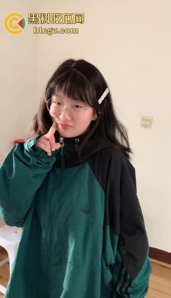 太原理工学院高材生【李雪】大翻车!清纯学霸竟成眼镜母狗,乖乖听话成男友泄欲工具!