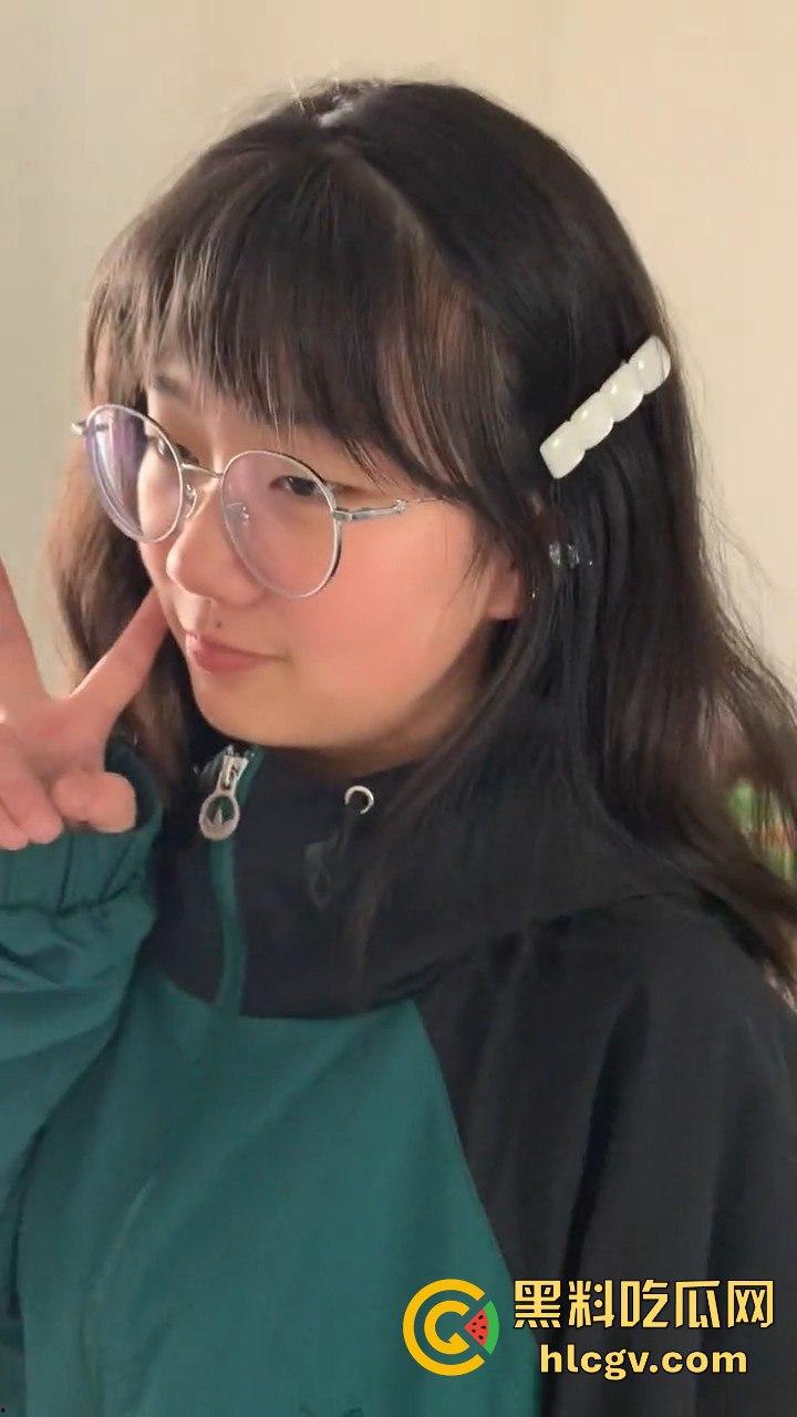 太原理工学院高材生【李雪】大翻车!清纯学霸竟成眼镜母狗,乖乖听话成男友泄欲工具!